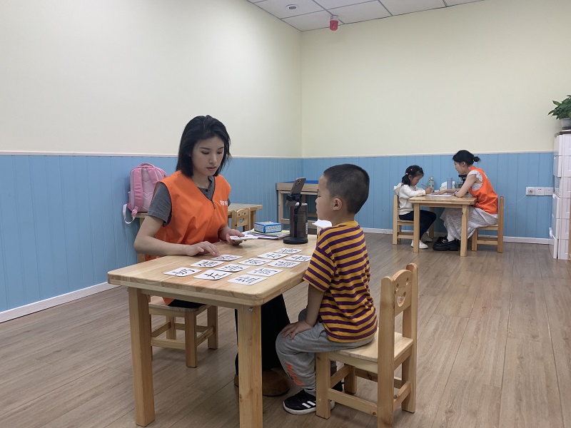 自闭症孩子不说话怎么办？言语训练全攻略（重庆家长必读）