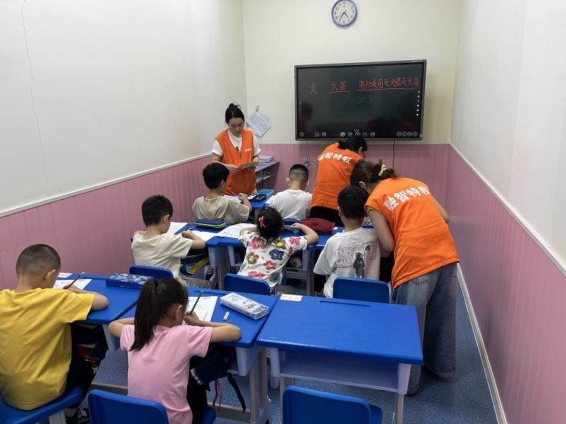重庆自闭症孩子能上普通学校吗？融合教育vs特殊学校全路径分析（2026版）
